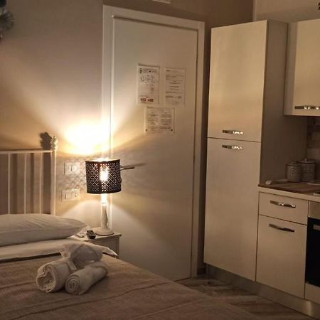 L' Ora Blu Hotel ฟิวมิชีโน ภายนอก รูปภาพ