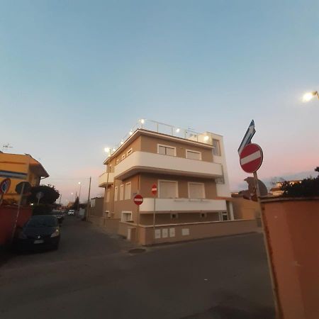 L' Ora Blu Hotel ฟิวมิชีโน ภายนอก รูปภาพ